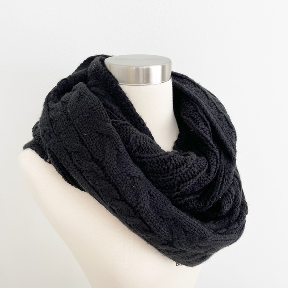 Cable Knit Black Infinity Scarf One Size - Picture 2 of 6